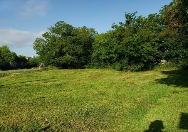 2nd image of 2201 Lucas St, Houston, TX 77026 | MLS# 34847055