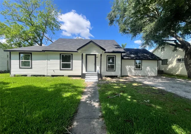 1st image of 306 S Virginia St, La Porte, TX 77571 | MLS# 66143994