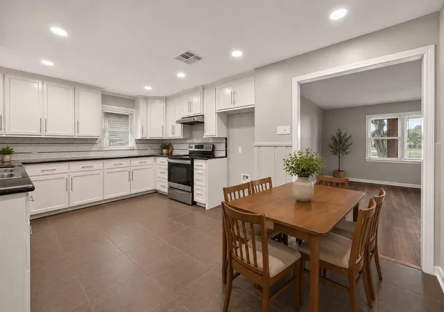 Photo 4 of Single family home for sale at 1905 5th Avenue N, Texas City, TX 77590 | MLS# 13724651 | Listing updated on 2026-09-17