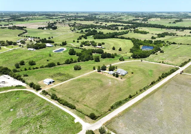 2nd image of 4305 Boggy Creek Rd, Brenham, TX 77833 | MLS# 79403520