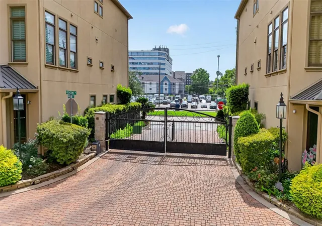 Photo 2 of Townhouse for sale at 843 Rosastone Trl, Houston, TX 77024 | MLS# 53057853 | Listing updated on 2026-08-26
