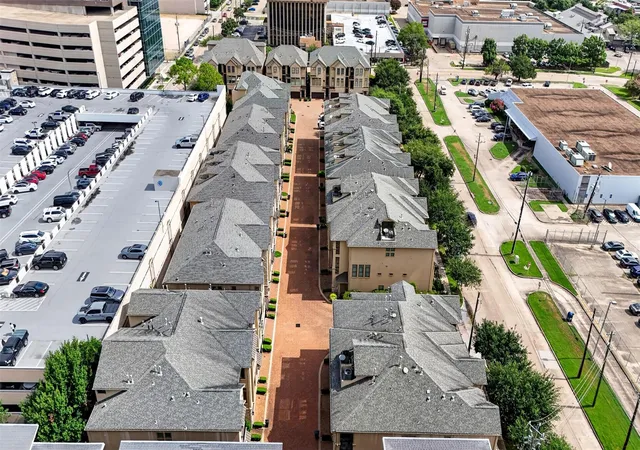 Photo 4 of Townhouse for sale at 843 Rosastone Trl, Houston, TX 77024 | MLS# 53057853 | Listing updated on 2026-08-26
