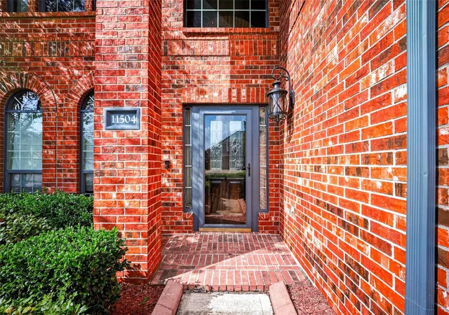 2nd image of 11504 Bay Crossing Dr, Pearland, TX 77584 | MLS# 46886729