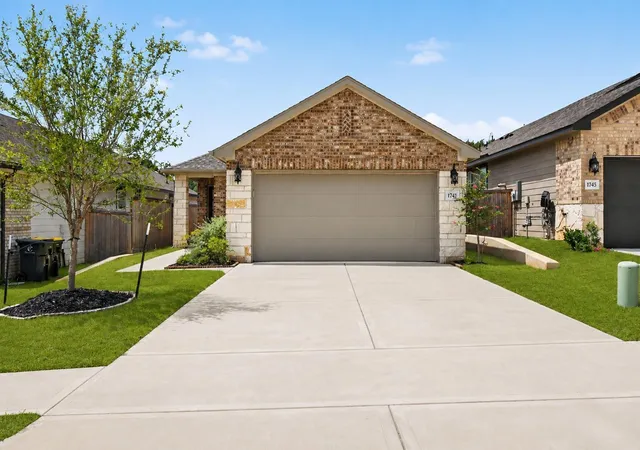 Photo 2 of Single family home for sale at 1741 Cayden Oak Ln, Conroe, TX 77304 | MLS# 74306154 | Listing updated on 2026-08-15