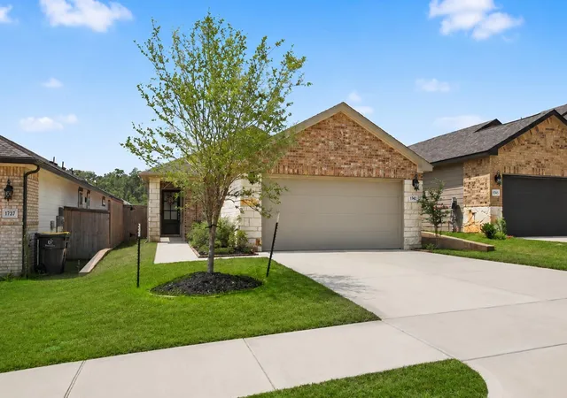 Photo 3 of Single family home for sale at 1741 Cayden Oak Ln, Conroe, TX 77304 | MLS# 74306154 | Listing updated on 2026-08-15