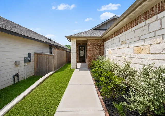 Photo 4 of Single family home for sale at 1741 Cayden Oak Ln, Conroe, TX 77304 | MLS# 74306154 | Listing updated on 2026-08-15