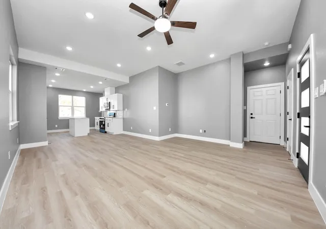 Photo 3 of Single family home for sale at 17121 Spindle Oaks Dr, Conroe, TX 77385 | MLS# 86006130 | Listing updated on 2026-08-16