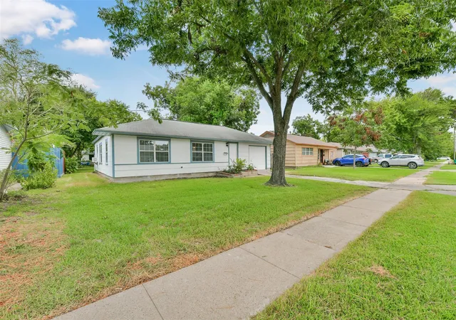 2nd image of 1114 Valerie Ave, Pasadena, TX 77502 | MLS# 79340954