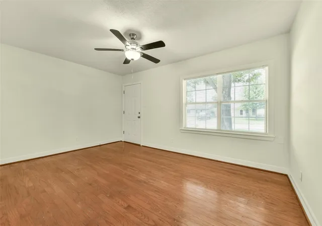 4th image of 1114 Valerie Ave, Pasadena, TX 77502 | MLS# 79340954