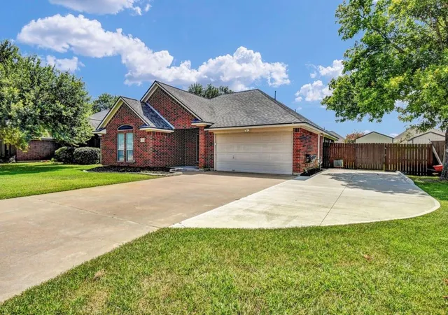 1st image of 218 Lexington Ave, Clute, TX 77531 | MLS# 22616213
