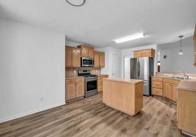 4th image of 218 Lexington Ave, Clute, TX 77531 | MLS# 22616213