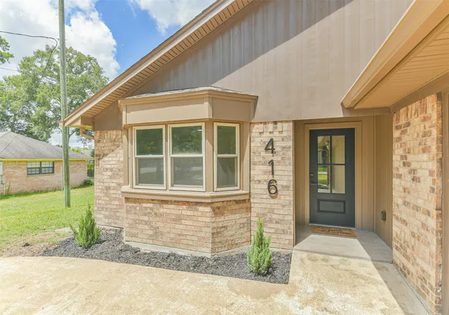 Photo 3 of Single family home for sale at 416 Rolling Hills Dr, Conroe, TX 77304 | MLS# 41721302 | Listing updated on 2026-09-17