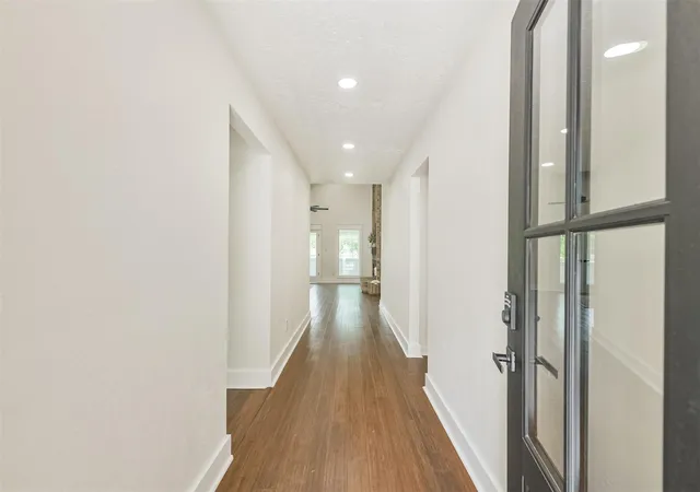 Photo 3 of Single family home for sale at 416 Rolling Hills Dr, Conroe, TX 77304 | MLS# 41721302 | Listing updated on 2026-09-17