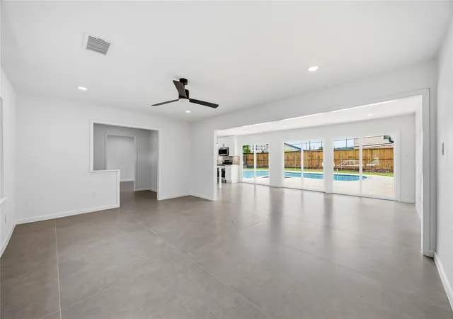 3rd image of 8419 Bluegate Ct, Houston, TX 77025 | MLS# 27446432