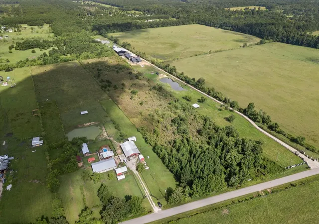 6th image of 420 County Road 3011, Dayton, TX 77535 | MLS# 72042856