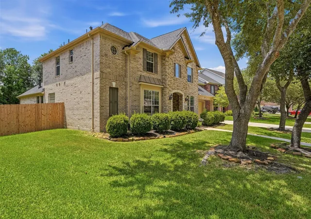 Photo 3 of Single family home for sale at 18034 Crescent Royale Way, Humble, TX 77346 | MLS# 11575806 | Listing updated on 2026-09-20