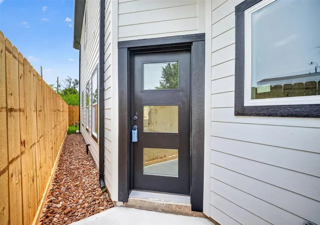 4th image of 6747 Liverpool St, Houston, TX 77021 | MLS# 85103272