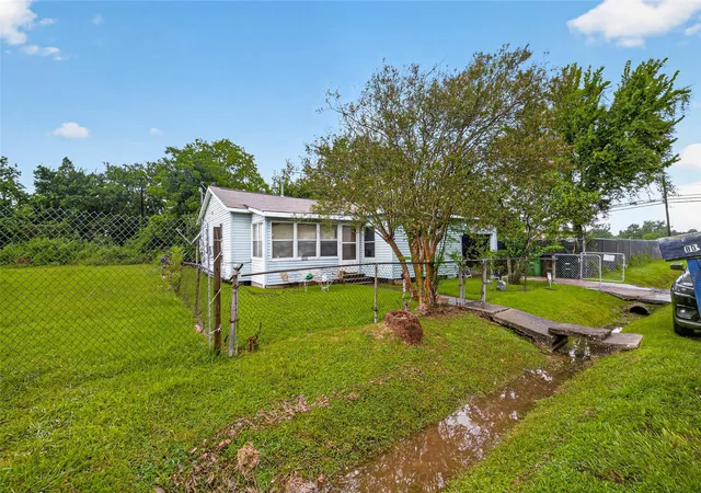 Photo 2 of Single family home for sale at 8013 Maxroy St, Houston, TX 77088 | MLS# 17616081 | Listing updated on 2026-08-29