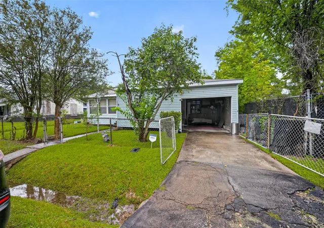 Photo 3 of Single family home for sale at 8013 Maxroy St, Houston, TX 77088 | MLS# 17616081 | Listing updated on 2026-08-29