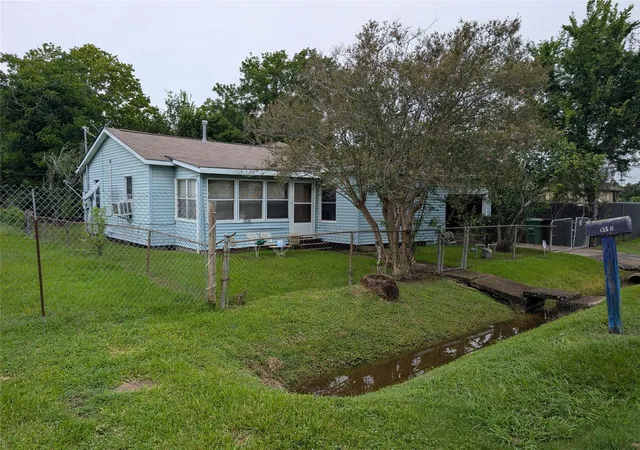 Photo 4 of Single family home for sale at 8013 Maxroy St, Houston, TX 77088 | MLS# 17616081 | Listing updated on 2026-08-29