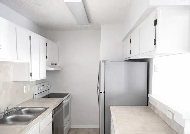 Listing Photo 4 - Condo for sale in building located at 2750 Holly Hall St St, Houston, TX 77054 - Unit #713