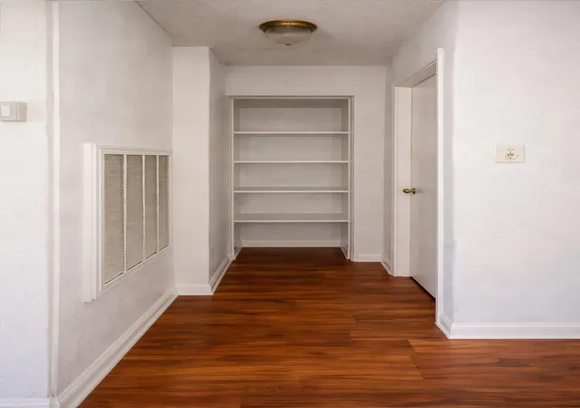Listing Photo 5 - Condo for sale in building located at 2750 Holly Hall St St, Houston, TX 77054 - Unit #713