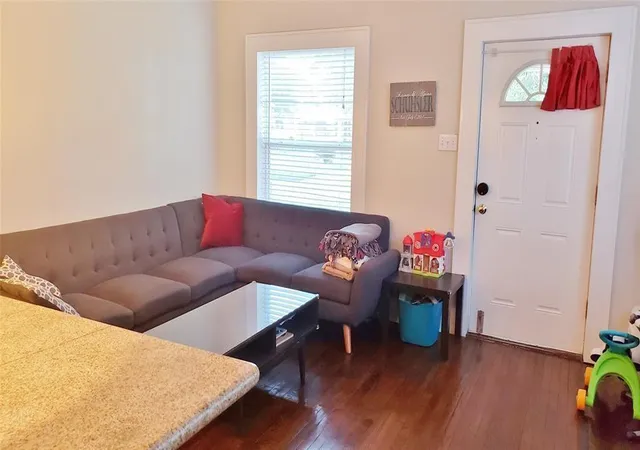4th image of 4430 Clay St, Houston, TX 77023 | MLS# 51849645