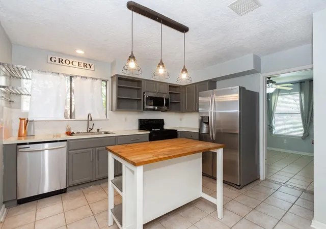Photo 4 of Sale Pending at 17315 Glenhew Rd, Humble, TX 77396 | MLS# 92699215 | Listing updated on 2026-09-14
