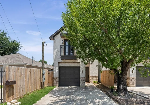 Photo 2 of Single family home for sale at 7325 Market St, Houston, TX 77020 | MLS# 86656297 | Listing updated on 2026-08-31