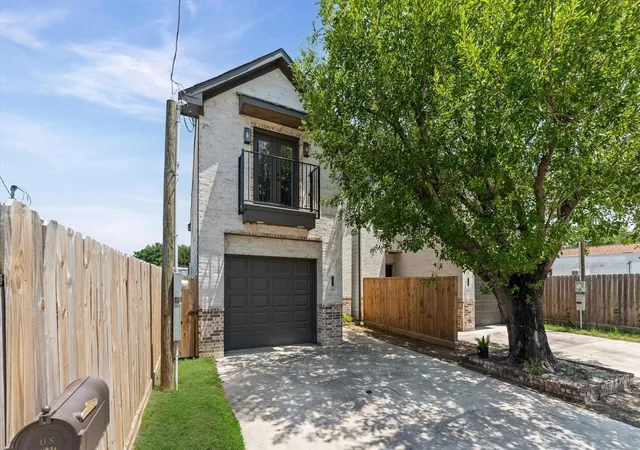 Photo 3 of Single family home for sale at 7325 Market St, Houston, TX 77020 | MLS# 86656297 | Listing updated on 2026-08-31
