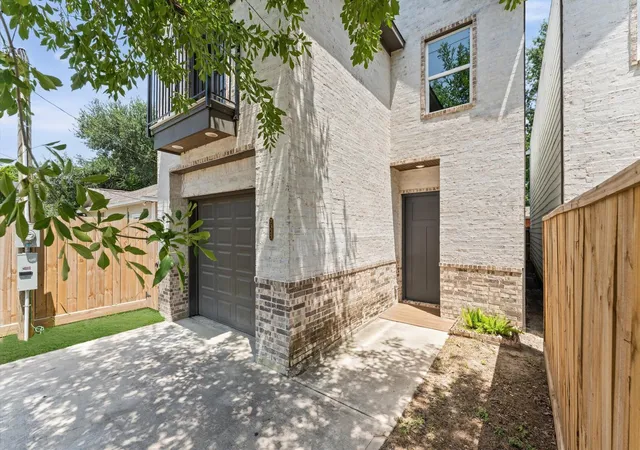 Photo 4 of Single family home for sale at 7325 Market St, Houston, TX 77020 | MLS# 86656297 | Listing updated on 2026-08-31