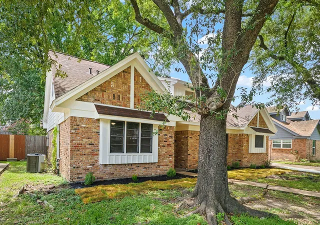 Photo 4 of Sale Pending at 2706 Burke Rd, Pasadena, TX 77502 | MLS# 54674602 | Listing updated on 2026-09-18