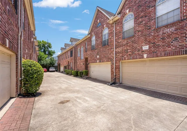 35th image of 5913 Dolores St #B, Houston, TX 77057 | MLS# 81525922