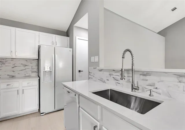5th image of 16707 Ashmoor Ct, Houston, TX 77058 | MLS# 92898144