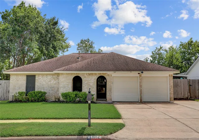 Photo 1 of Sale Pending at 1612 Cypress Holw St, Pearland, TX 77581 | MLS# 47713083 | Listing updated on 2026-09-12