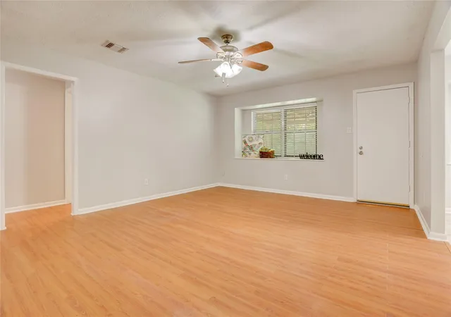Photo 3 of Sale Pending at 1612 Cypress Holw St, Pearland, TX 77581 | MLS# 47713083 | Listing updated on 2026-09-12