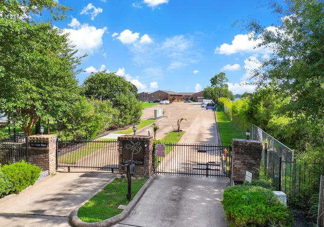 2nd image of 801 River Rd #105C, Montgomery, TX 77356 | MLS# 14504367