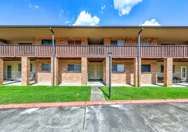3rd image of 801 River Rd #105C, Montgomery, TX 77356 | MLS# 14504367