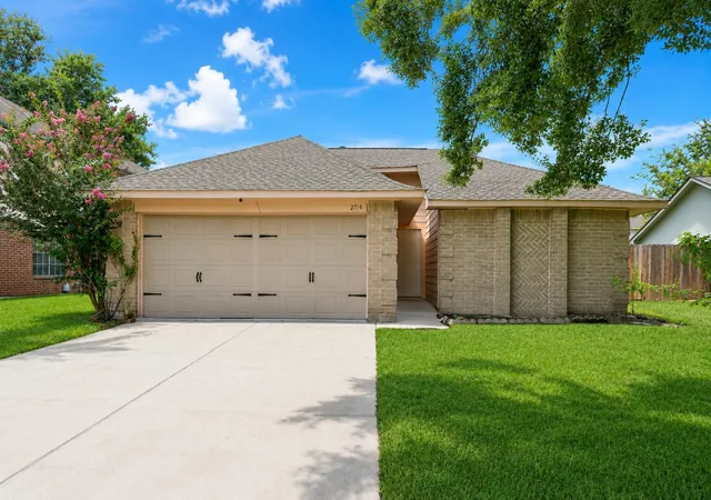 Photo 4 of Sale Pending at 2714 Blue Mist Dr, Sugar Land, TX 77498 | MLS# 69346077 | Listing updated on 2026-08-28