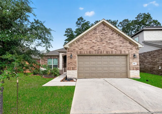 Photo 1 of Single family home for sale at 986 Golden Willow Ln, Conroe, TX 77304 | MLS# 46920837 | Listing updated on 2026-09-13