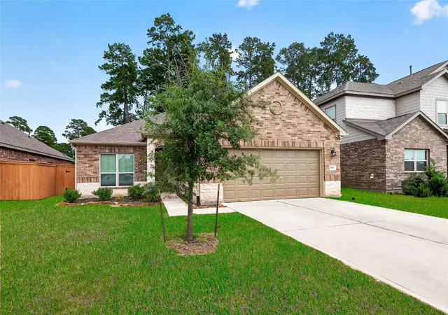 Photo 2 of Single family home for sale at 986 Golden Willow Ln, Conroe, TX 77304 | MLS# 46920837 | Listing updated on 2026-09-13