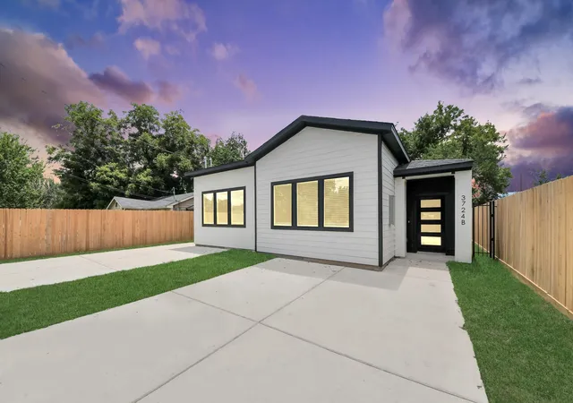 1st image of 3724 Rebecca St, Houston, TX 77021 | MLS# 31139117