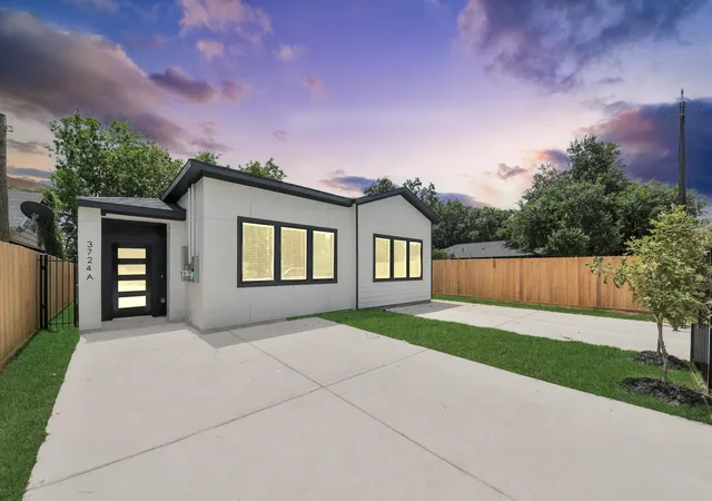 2nd image of 3724 Rebecca St, Houston, TX 77021 | MLS# 31139117