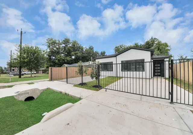 5th image of 3724 Rebecca St, Houston, TX 77021 | MLS# 31139117