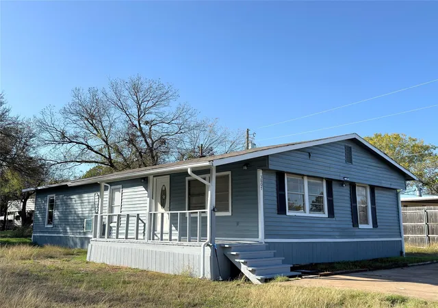 Single family home for sale at 3807 Lands End Ct, Granbury, TX 76048 | MLS# 46062074