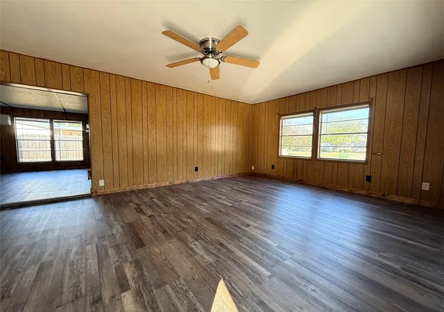 Photo 3 of Single family home for sale at 3807 Lands End Ct, Granbury, TX 76048 | MLS# 46062074 | Listing updated on 2026-08-21