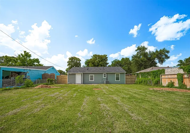 11th image of 52 Penway St, Houston, TX 77022 | MLS# 20371595