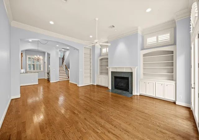 Photo 3 of Sale Pending at 119 Dennis St, Houston, TX 77006 | MLS# 14169293 | Listing updated on 2026-09-02