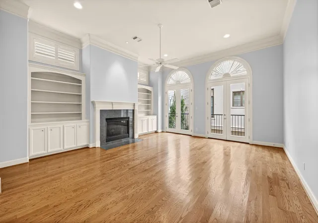 Photo 3 of Sale Pending at 119 Dennis St, Houston, TX 77006 | MLS# 14169293 | Listing updated on 2026-09-02