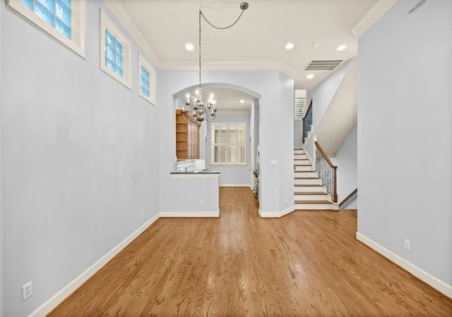 Photo 4 of Sale Pending at 119 Dennis St, Houston, TX 77006 | MLS# 14169293 | Listing updated on 2026-09-02